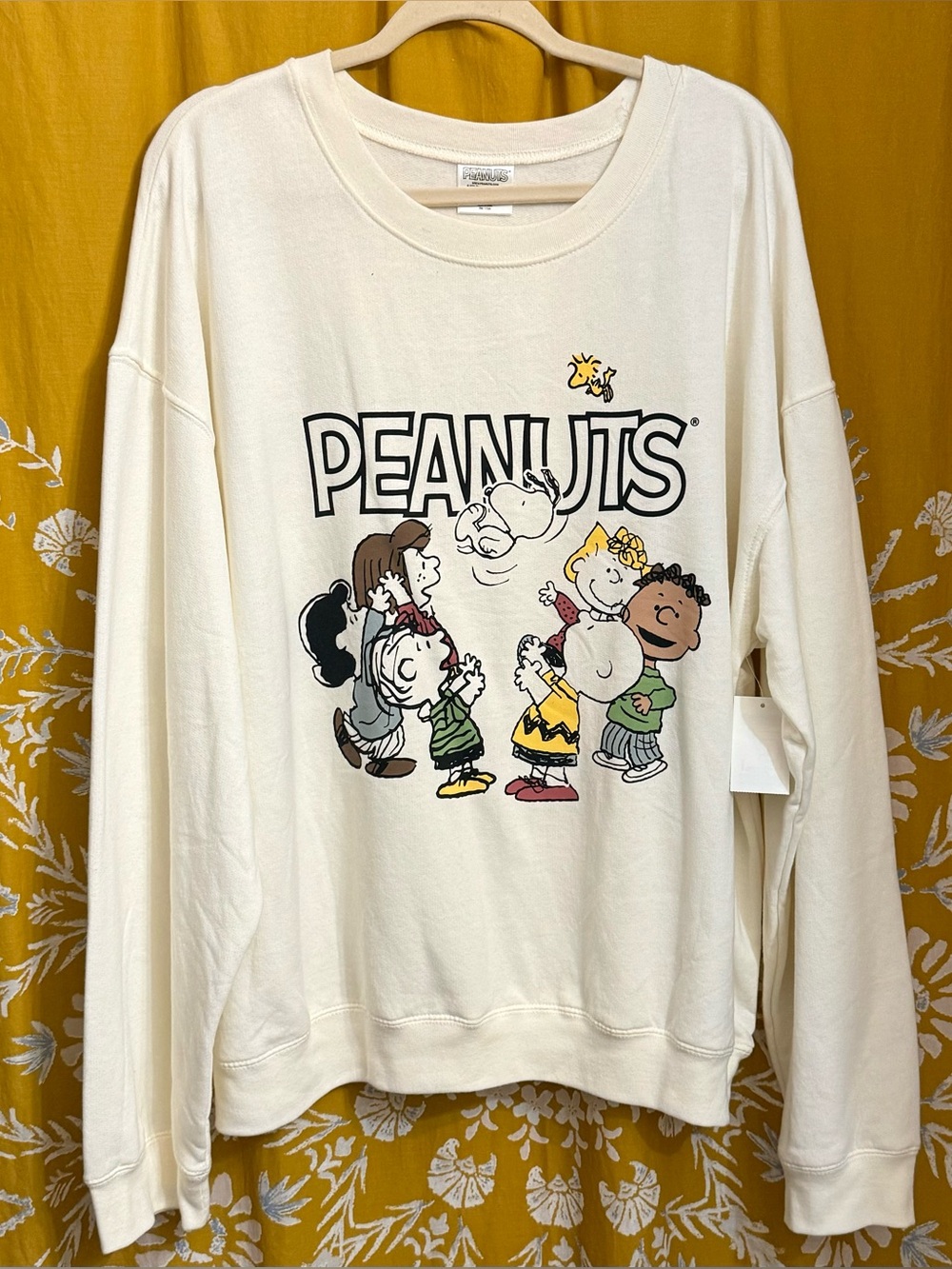 NWT Peanuts Cream Crewneck Sweatshirt with Multicolor Character Graphic XXXL